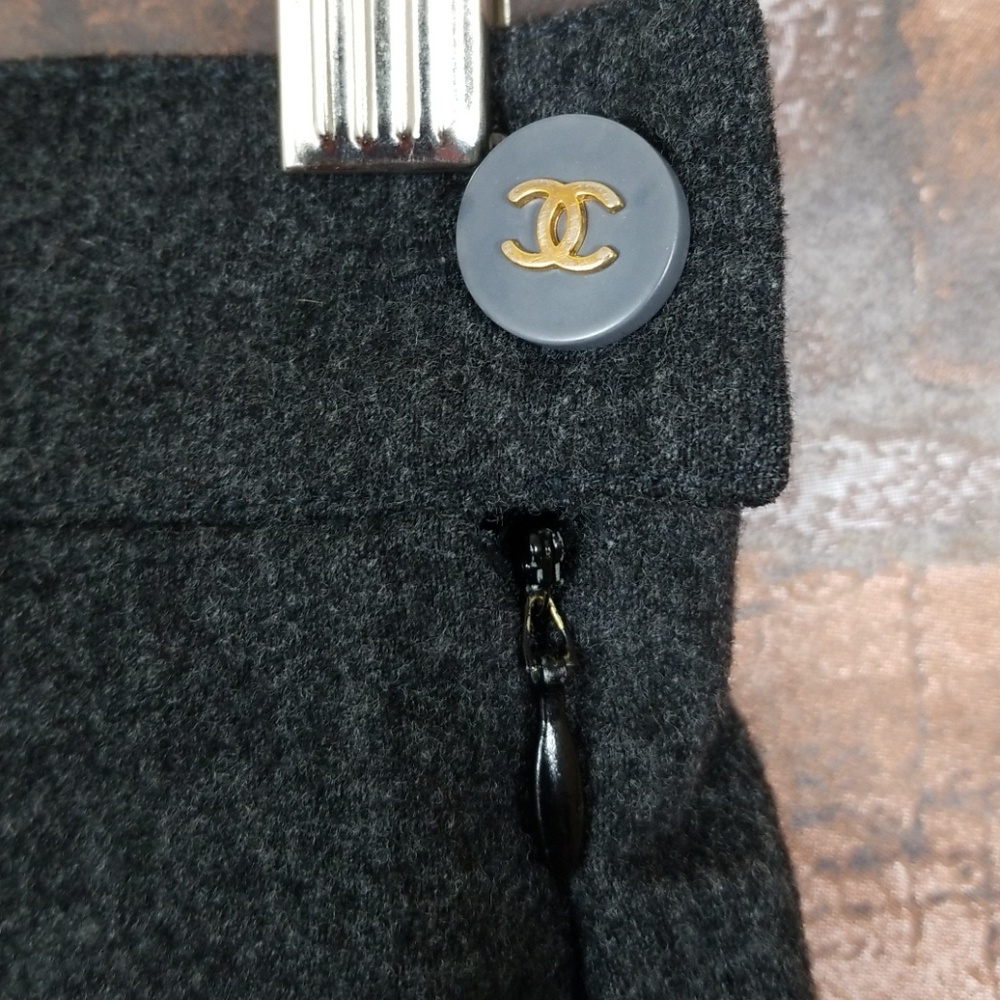 Chanel Boutique| Grey Wool Pleated Back Midi Skirt - Picture 6 of 7